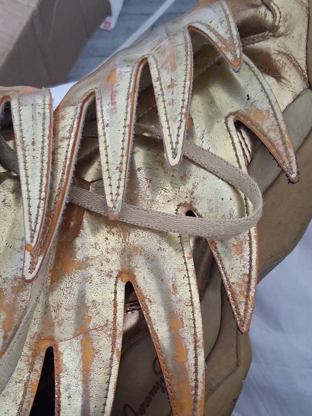 Jeremy Scott 3.0 Gold High-Top Sneakers - Picture 2 of 8